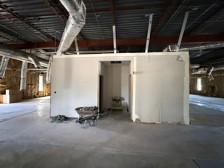 More Photos Of 1500 N Longstreet St, Kingstree Light Distribution For Sale