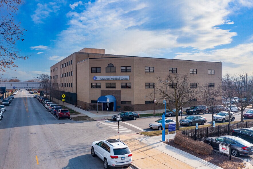 More Photos Of 2301-2315 E 93rd St, Chicago Medical For Lease