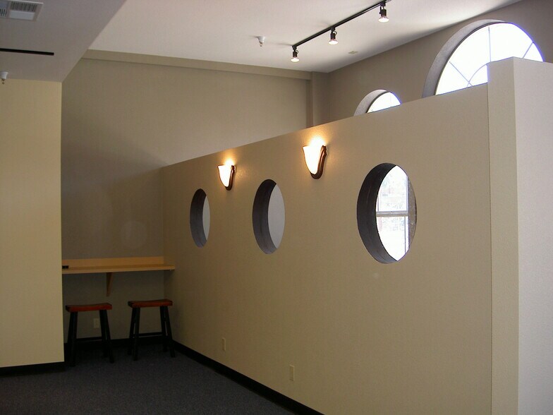 More Photos Of 220 Windsor River Rd, Windsor Apartments For Sale