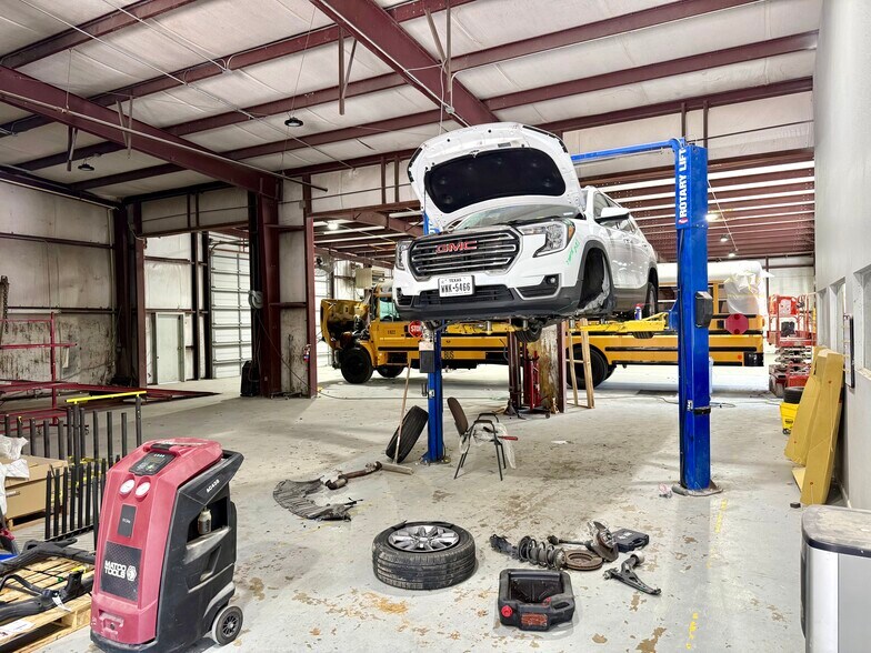 More Photos Of 10219 Culebra Rd, San Antonio Auto Repair For Lease