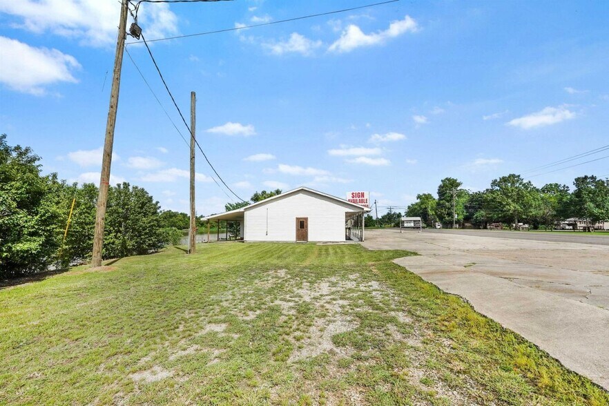 More Photos Of 8320 Highway 308, Lockport General Retail For Sale