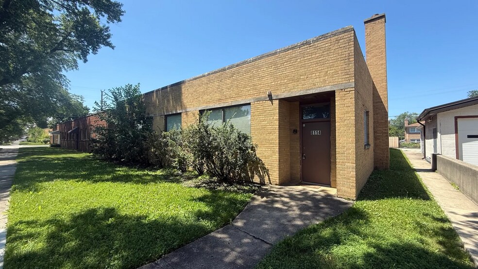 Primary Photo Of 8114 Ridgeway Ave, Skokie Manufacturing For Sale