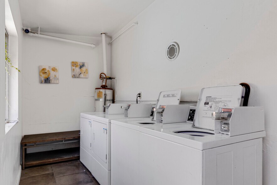 More Photos Of 1814 Grismer Ave, Burbank Apartments For Sale