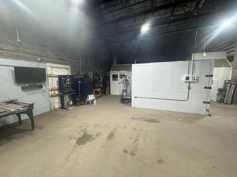 More Photos Of 305 Central Ave, Wiggins Auto Salvage Facility For Sale