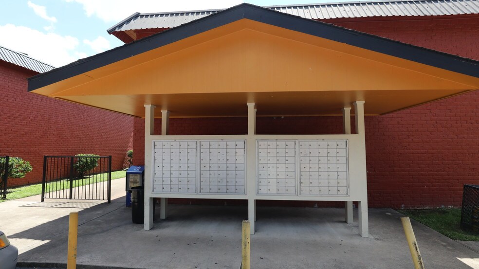 More Photos Of 701 Preston, Pasadena Apartments For Sale