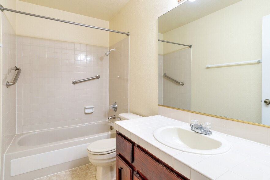More Photos Of 19087 Allegheny Rd, Apple Valley Apartments For Sale