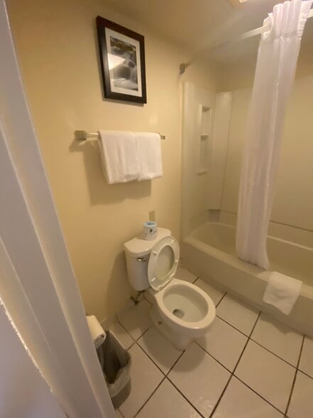 More Photos Of 5900 American Way, Orlando Hotel For Sale