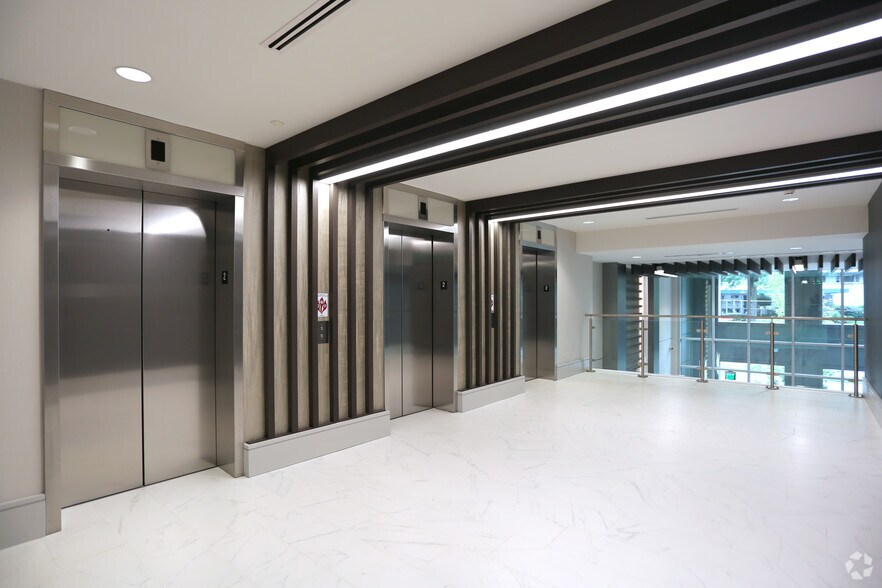 More Photos Of 371 E Paces Ferry Rd NE, Atlanta Medical For Lease