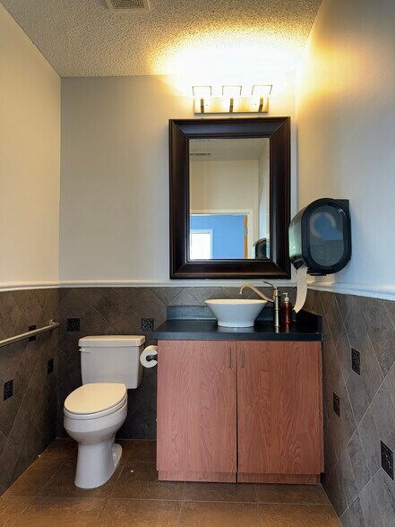 More Photos Of 285 Country Club Dr, Stockbridge Medical For Lease
