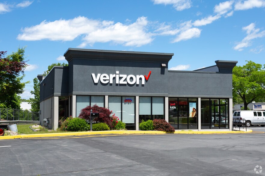 Primary Photo Of 661 Dutchess Tpke, Poughkeepsie General Retail For Lease