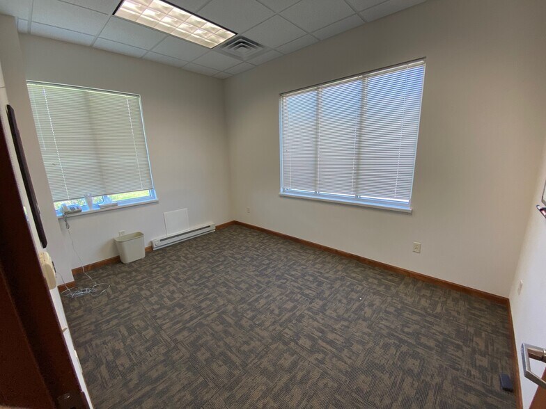 More Photos Of 3189 Voyager Dr, Green Bay Office For Sale