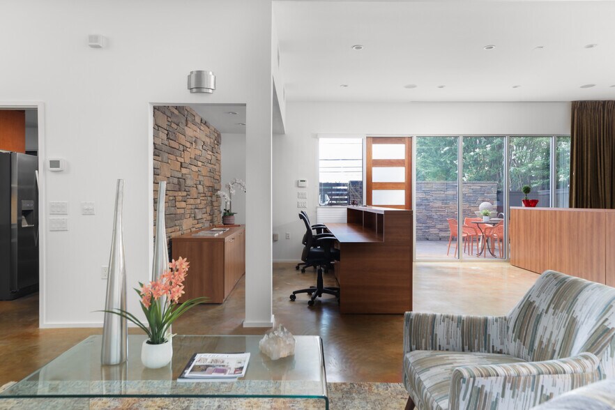 More Photos Of 900 W North Loop Blvd, Austin Loft Creative Space For Sale