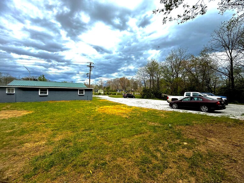 More Photos Of 1074 S Main St, Crossville Office For Sale
