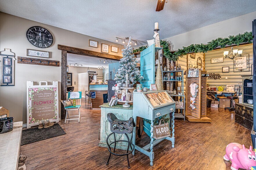 More Photos Of 23 Railway Av, Marwayne Storefront For Sale