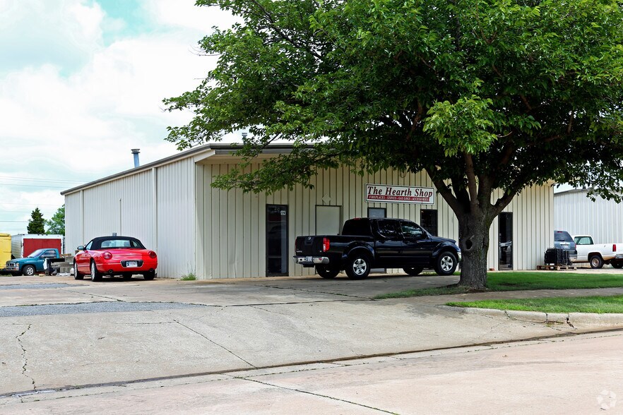 More Photos Of 2901-2903 Broadway Ct, Edmond Freestanding For Lease