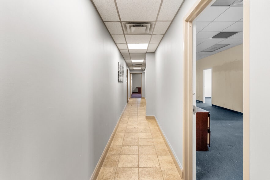 More Photos Of 451-457 Sunrise Hwy, Lynbrook Storefront Retail Office For Lease