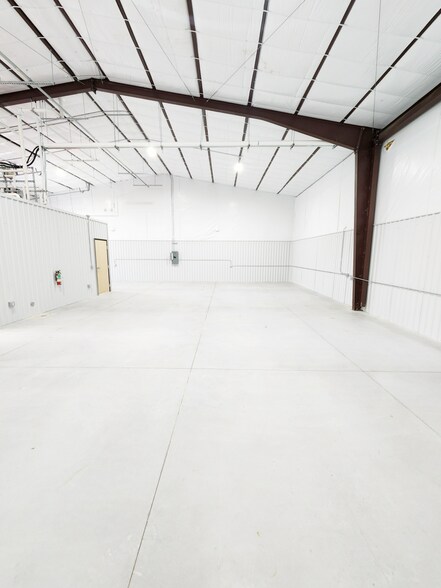 More Photos Of 5947 Chandler Rd, Hutto Light Distribution For Lease