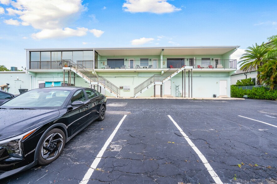 More Photos Of 23 Royal Palm Pointe, Vero Beach Restaurant For Sale