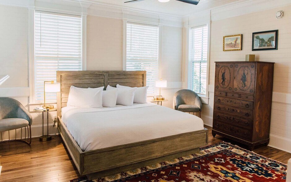 More Photos Of 51 Avenue C, Apalachicola Hotel For Sale