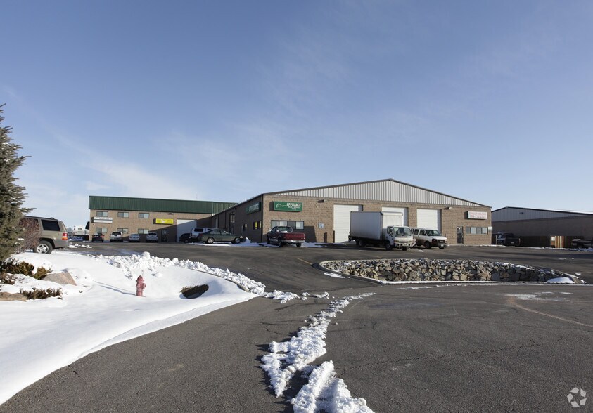 More Photos Of 3987-4001 S Valley Dr, Mead Distribution For Lease