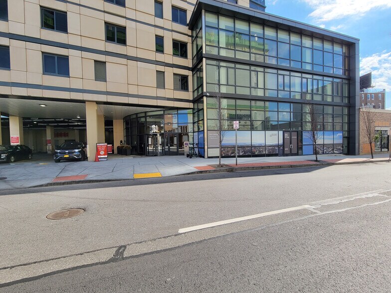 More Photos Of 587 Main St, New Rochelle Storefront For Lease