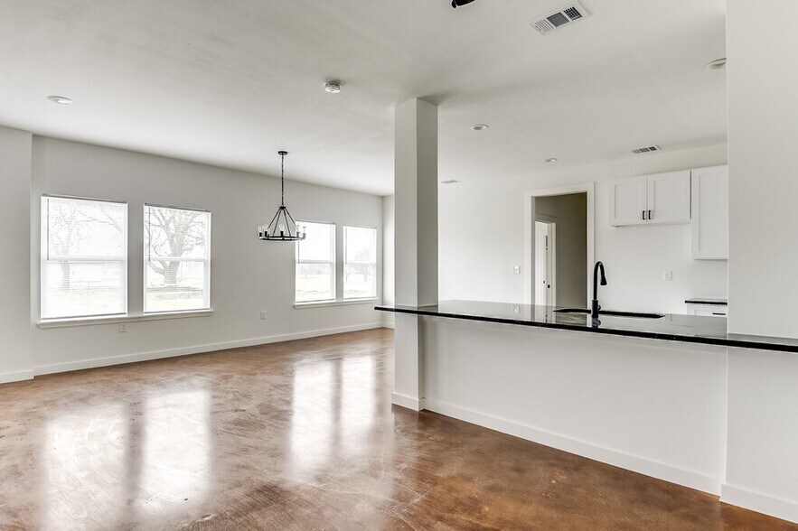 More Photos Of 1020 Burnett blvd, Alvarado Apartments For Sale
