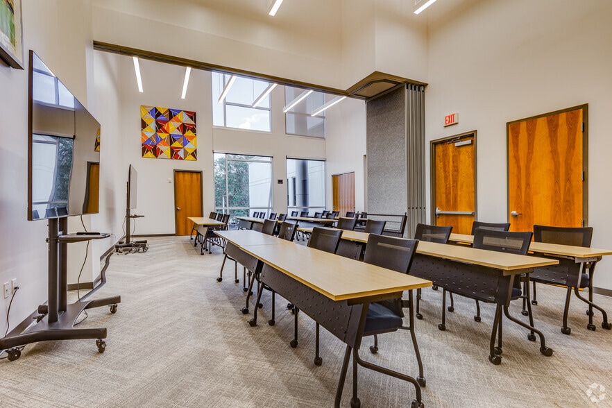 More Photos Of 4715 Data Ct, Orlando Office For Sale