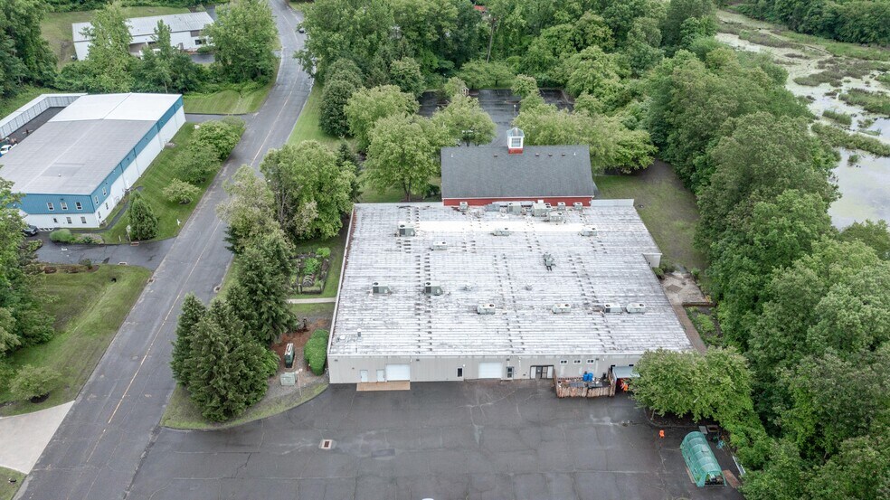 More Photos Of 16-18 Trowbridge Dr, Bethel Light Manufacturing For Sale