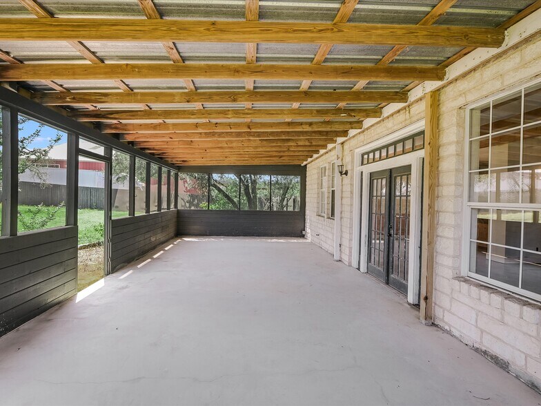 More Photos Of 19510 Hamilton Pool Rd, Dripping Springs Freestanding For Sale