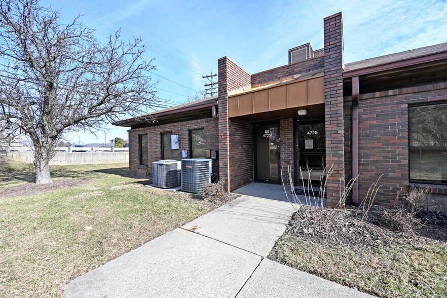 More Photos Of 4725 Cornell Rd, Blue Ash Office For Sale