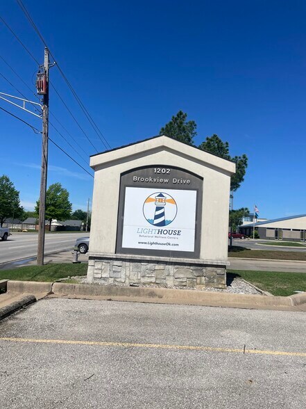 More Photos Of 1202 Brookview Dr, Ardmore Storefront Retail Office For Sale