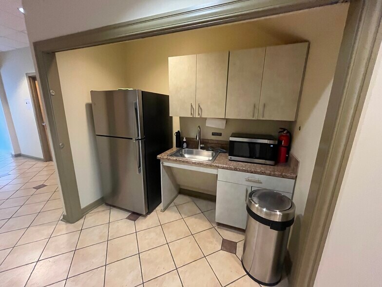 More Photos Of 309 W Main St, Round Rock Office For Sale