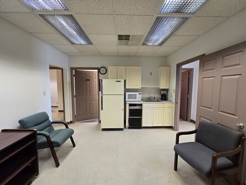 More Photos Of 3347 Rudy St, Knoxville Light Distribution For Lease