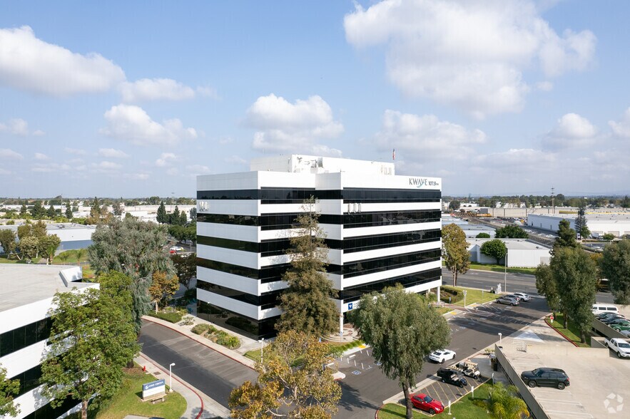 More Photos Of 3000 W MacArthur Blvd, Santa Ana Office For Lease