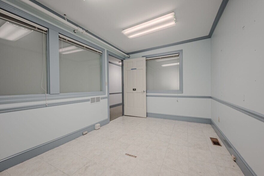 More Photos Of 77 E Main St, Newark Loft Creative Space For Sale