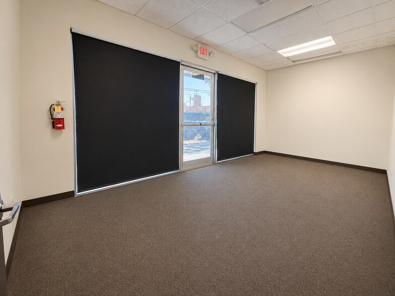 More Photos Of 15030-15040 Keswick St, Van Nuys Warehouse For Lease
