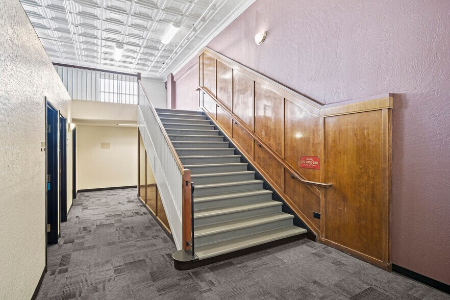 More Photos Of 117 S Central Ave, Medford Office For Sale