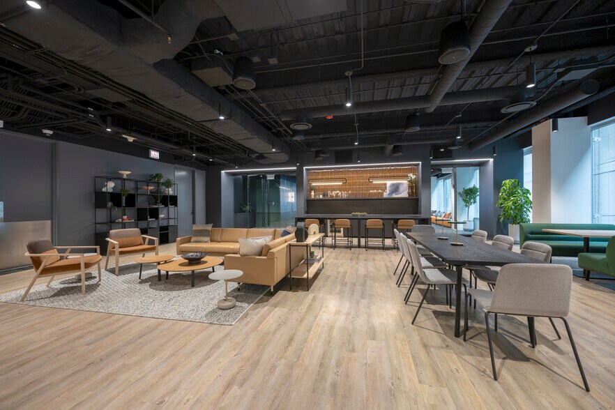 More Photos Of 550 W Adams St, Chicago Office For Lease