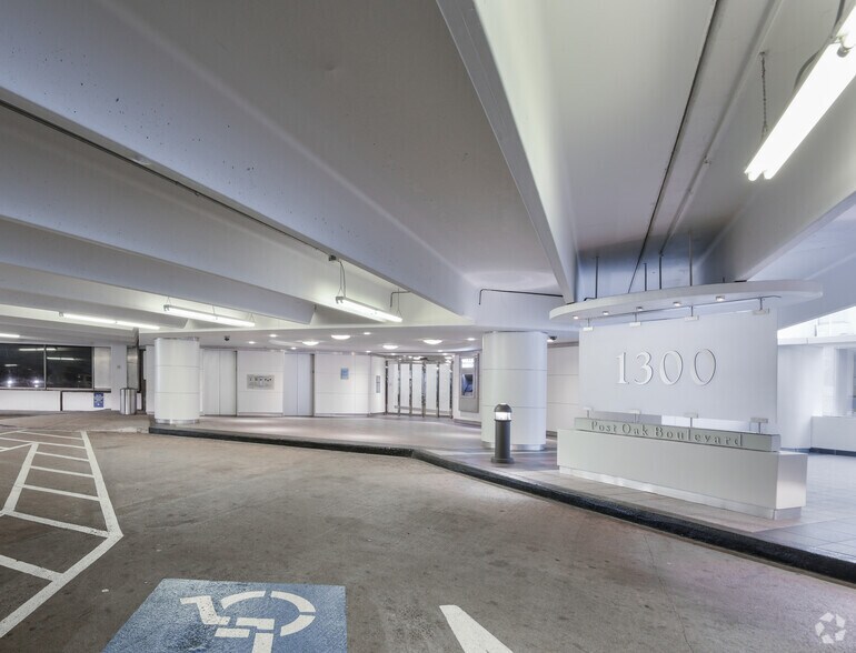 More Photos Of 1300 Post Oak Blvd, Houston Office For Lease