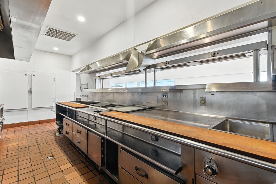 More Photos Of 4355 Sonoma Blvd, Vallejo Restaurant For Sale