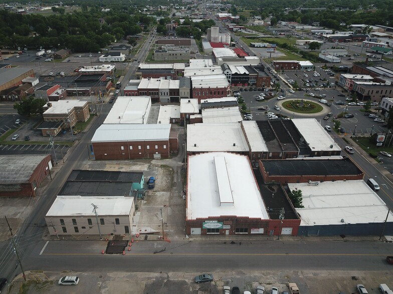 More Photos Of 106 E Market St, Lebanon Warehouse For Sale