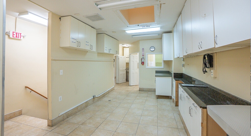 More Photos Of 1240 Pennsylvania Ave SE, Washington Veterinarian Kennel For Sale