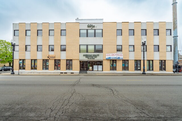 More Photos Of 6650 N Northwest Hwy, Chicago Office For Lease