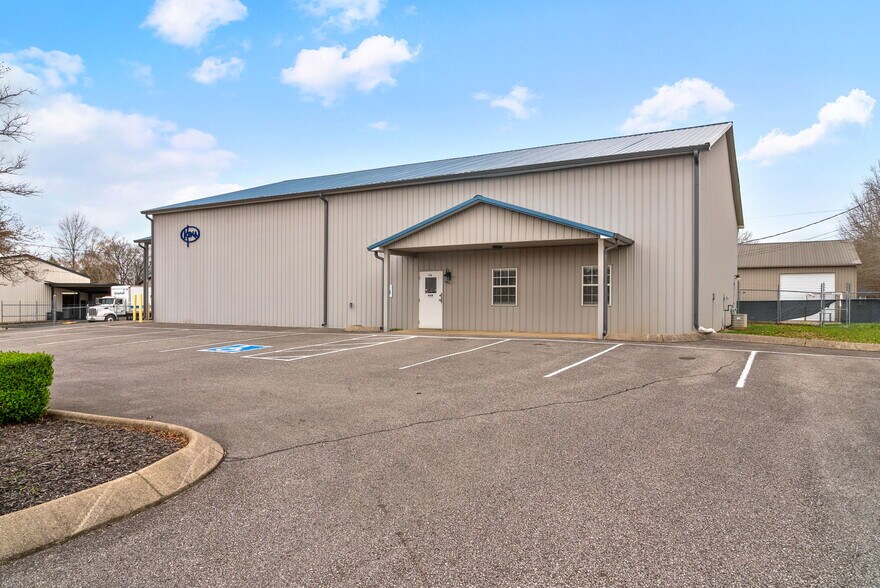 More Photos Of 1799 Alpine Dr, Clarksville Warehouse For Lease