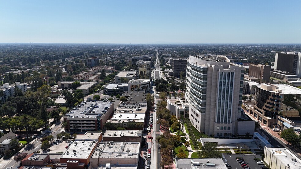 More Photos Of 410 W 4th St, Santa Ana Office For Sale