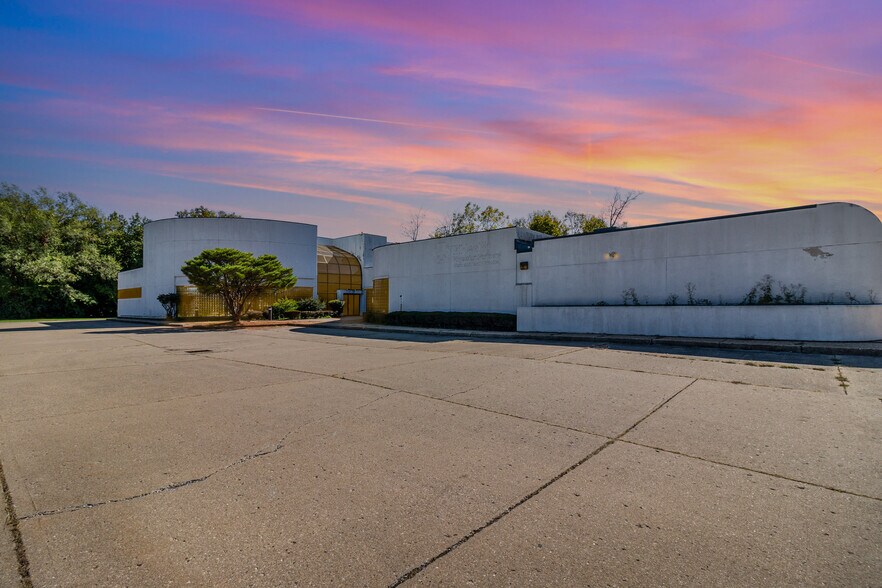 More Photos Of 10196 Springfield Pike, Cincinnati Medical For Sale