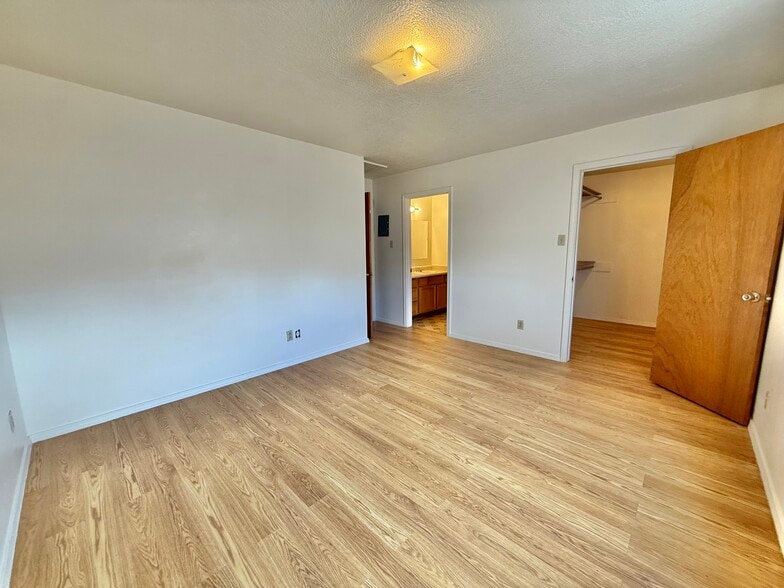 More Photos Of 1333-1339 San Mateo Blvd SE, Albuquerque Apartments For Sale