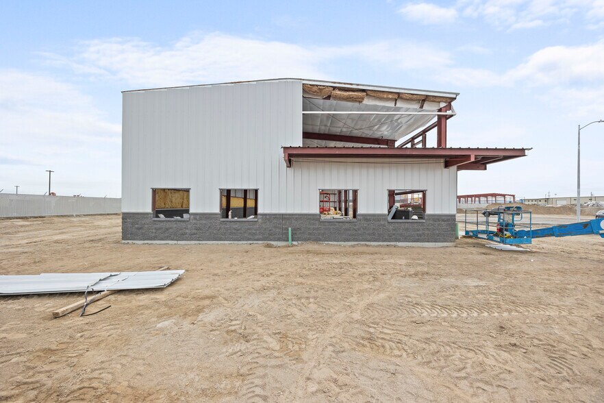 More Photos Of 1342 E Saint Helens St, Pasco Light Distribution For Lease