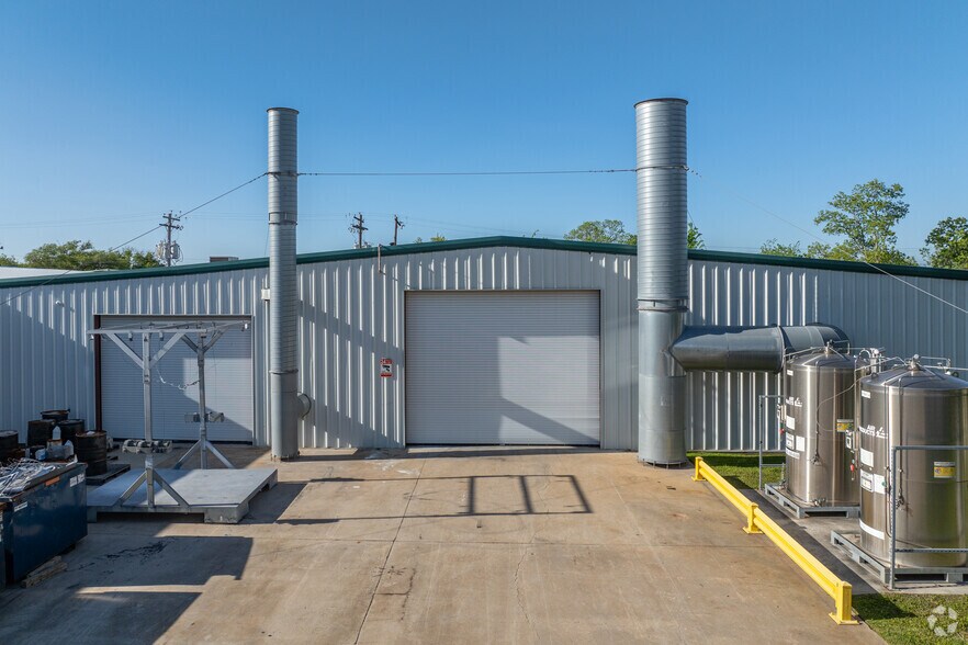 More Photos Of 4725 Lawndale St, La Marque Light Manufacturing For Lease