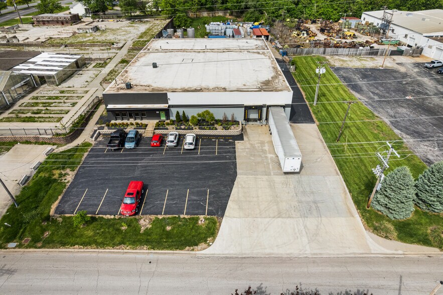 More Photos Of 707 SW 10th St, Blue Springs Warehouse For Sale